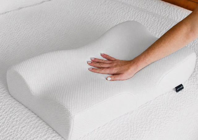 Coussin chauffant vs oreiller cervical : lequel choisir ?